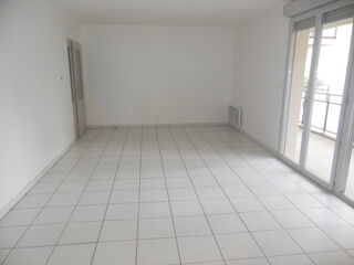  Appartement à louer 4 pièces 84 m²