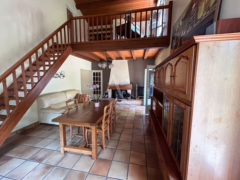 Vente Maison Maison Nieul Les Saintes 4 chambres. Nieul les saintes