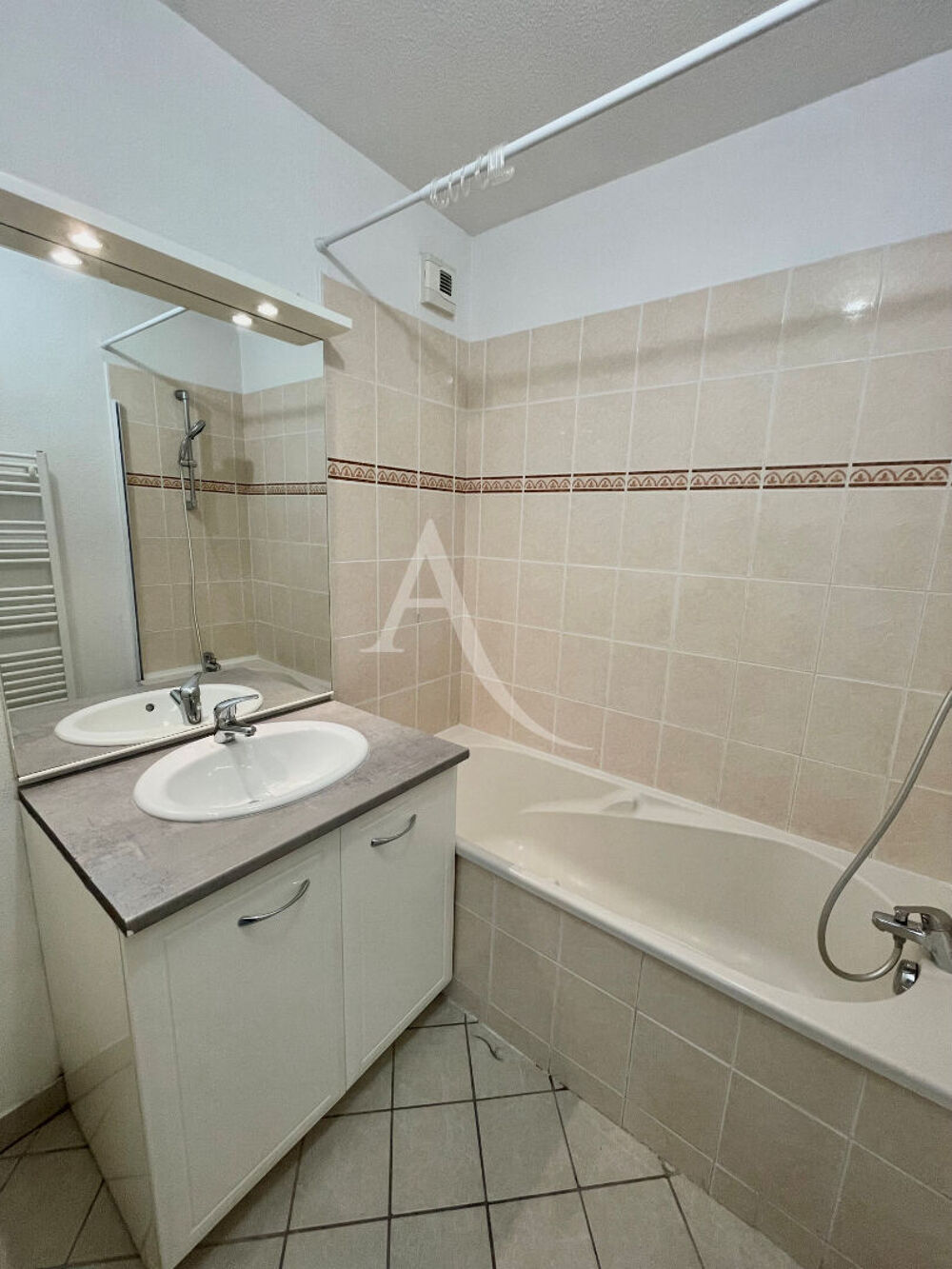 Location Appartement Appartement T2 de 42m² avec balcon à l'Isle-Jourdain L isle jourdain