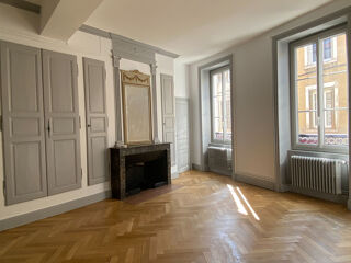  Appartement à louer 4 pièces 119 m²