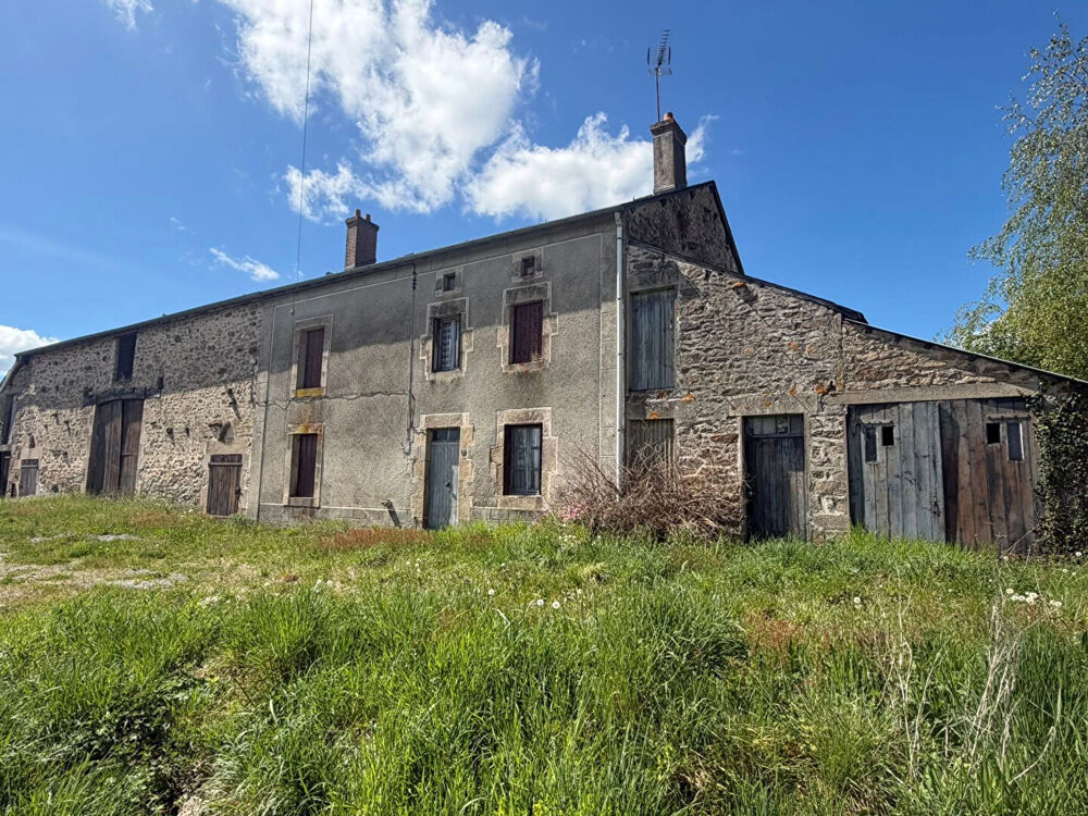 HAUTE VIENNE -Belle ferme limousine à rénover, avec dépendances, terrain, belle vue, dans hameau bien situé.