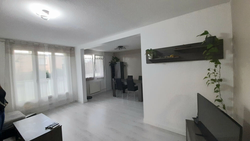 Vente Appartement Appartement  T5 105 m2 avec  garage Vaulx en velin