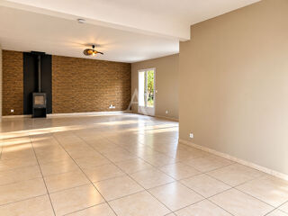  Appartement à louer 5 pièces 150 m²