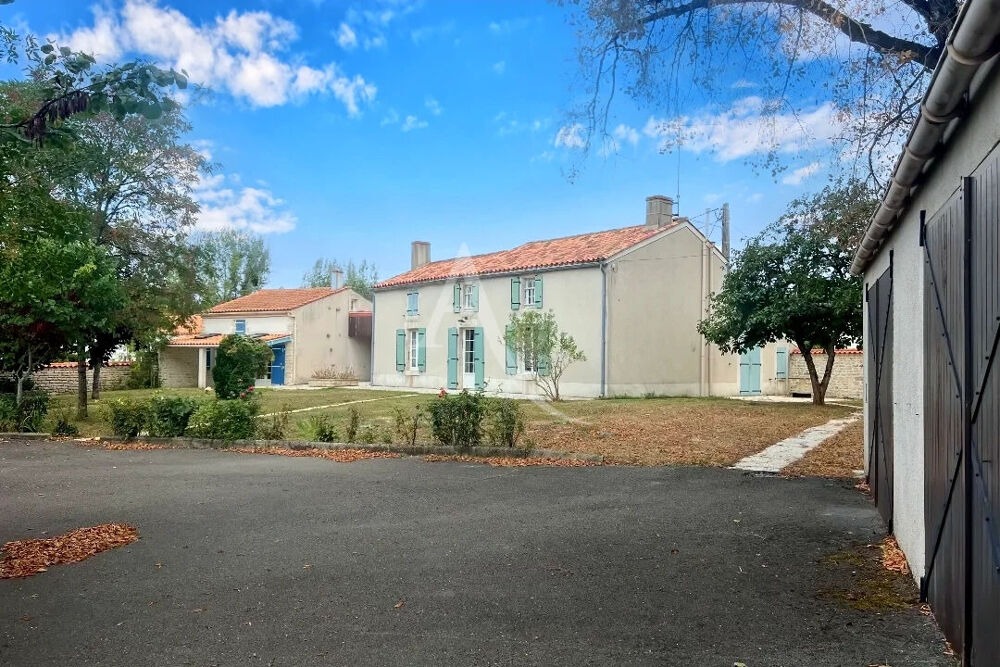 Ensemble immobilier - Mouzeuil Saint Martin - 199 m²