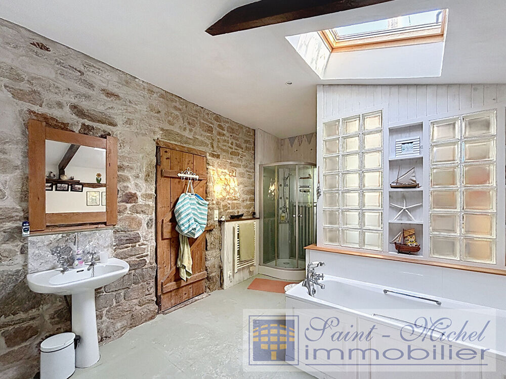 De très belles pierres pour cette maison au calme