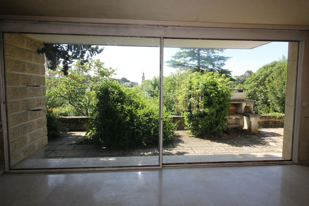 NIMES Belle maison d'architecte signée Armand PELLIER de 1962 de type 5 d'environ 104,87m² avec terrain arboré et piscine
