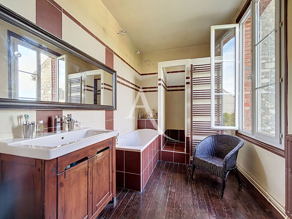 Vente Maison Maison de ville d'environ 149m²  au sol située à Mantes la jolie, proche des commodités et de la gare Mantes la jolie