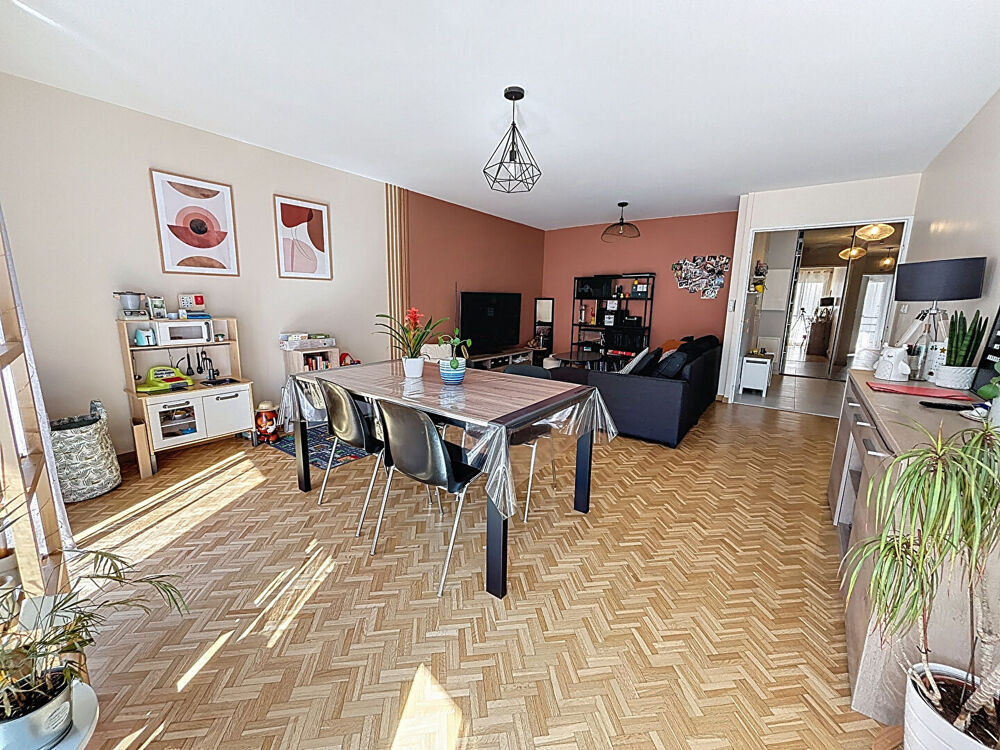 Appartement familial T5 de 110 m², avec balcons, garage double, Lyon 8 Monplaisir