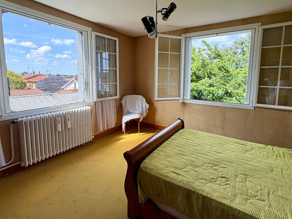 Belle maison des années 70, 4+ chambres, jardins de 2200 m², proche du centre ville