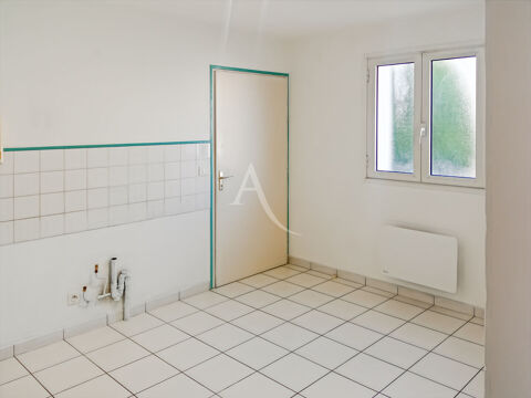   Challans  - Médiathèque Local professionnel 98 m² 