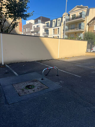  Parking / Garage � louer  Villemomble