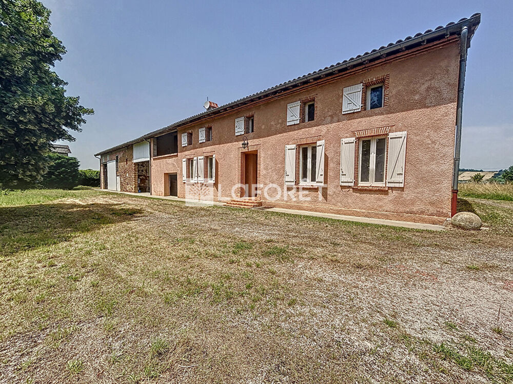 Idéal promoteur,10 minutes de Fronton, ferme avec piscine et dépendances !!! 22 879 m² de terrain !