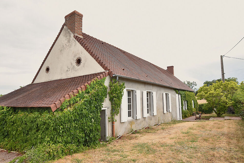 MAISON AVEC CACHET ET BEAU TERRAIN :