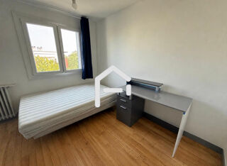  Appartement à louer 5 pièces 80 m²