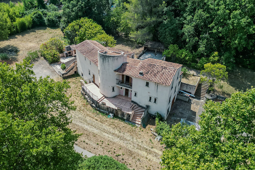 Vente Maison Propriété de 523 m² à rénover, terrain plat  5900m² à 15min d'Aix en Provence Meyrargues