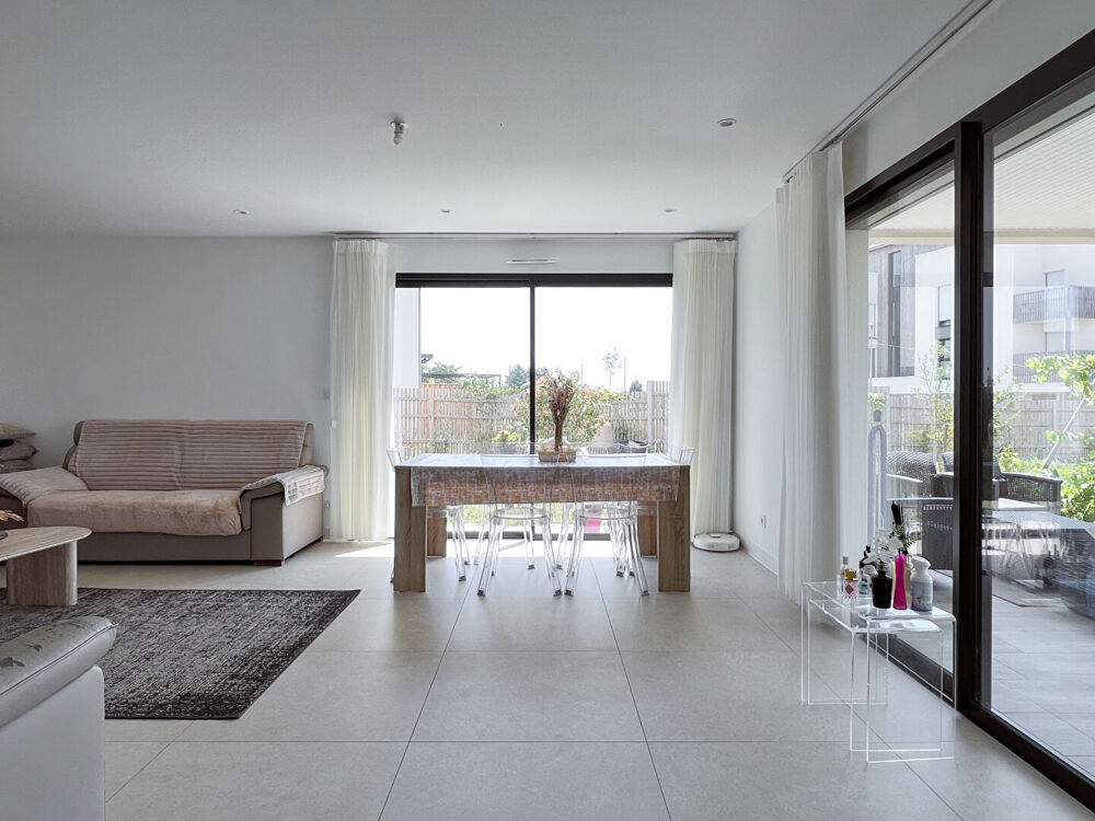 Maison contemporaine 6 pièces à vendre à Sainte Gemmes sur Loire avec une chambre au rez de chaussée