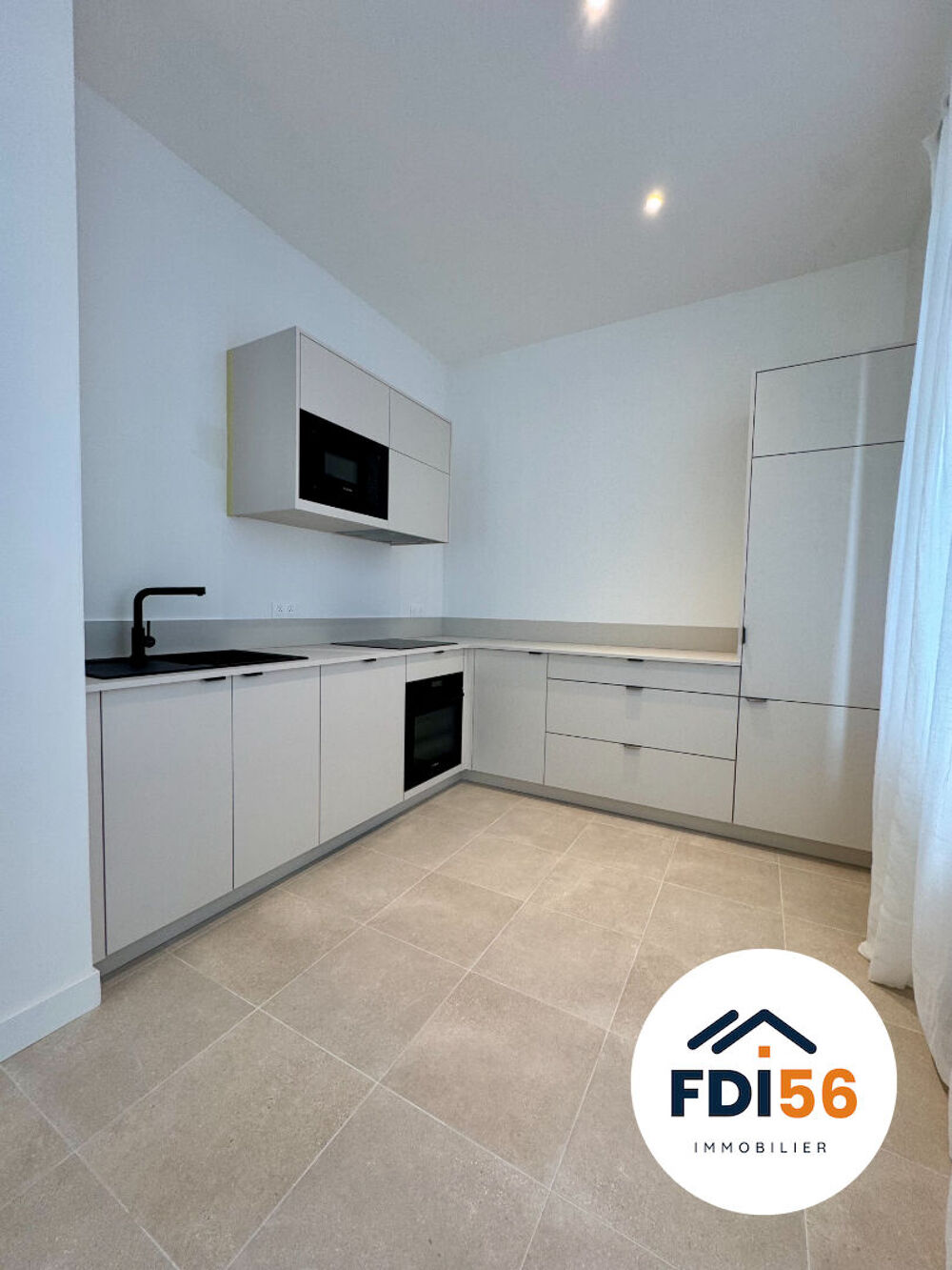 Vente Appartement APPARTEMENT T3 70M2 - CENTRE VILLE LORIENT - PARKING - 1ER ETAGE Lorient