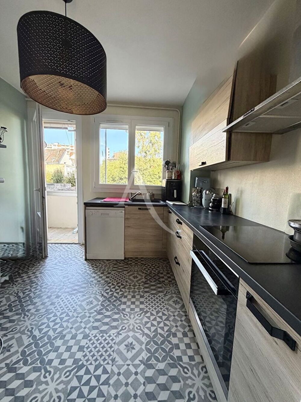 Vente Appartement NANTES MONSELET SAINTE-THERESE Très beau T3 de 84 m2 avec loggia, cave, grenier et box fermé Nantes