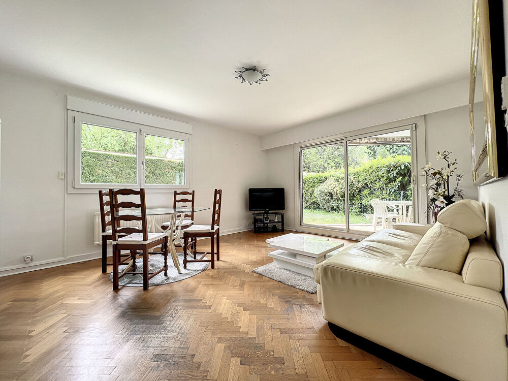 Vente Appartement A seulement 15 minutes du centre ville de Lyon, au centre de Champagne au Mont d'Or, Appartement meublé en rez de jardin, 3 pièc Champagne au mont d or