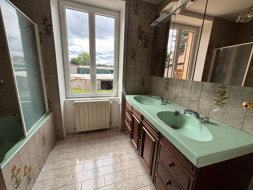 Vente Maison En vente Fourchambault maison ancienne  de plain pied, 5 chambres terrain Fourchambault