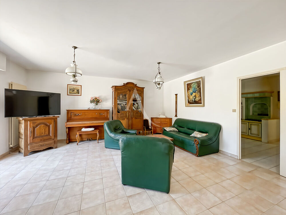 Propriété de type 7 avec piscine