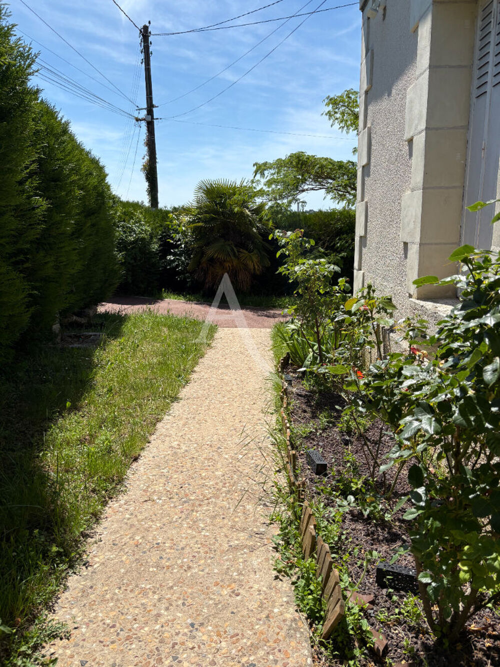 Maison familiale avec dépendances - 110 m2 - Thésée