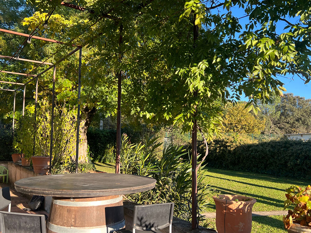 Maison familiale de campagne avec maisonnette