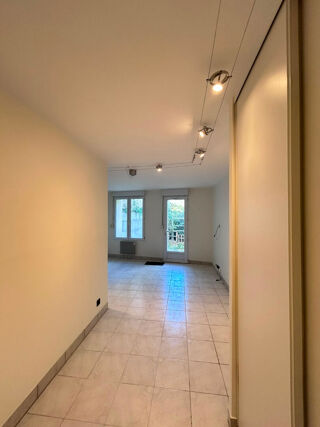 Appartement à louer 1 pièce 33 m²