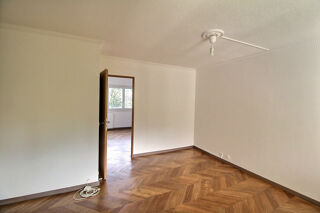  Appartement à louer 4 pièces 84 m²