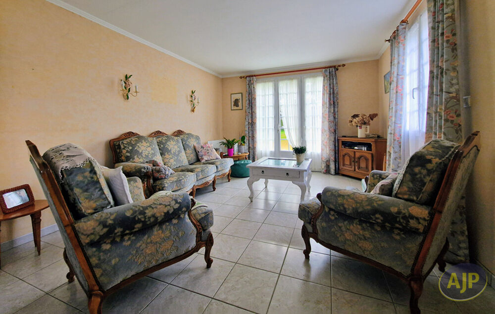 Vente Maison Maison 3 chambres grande parcelle bourg de Cugand Cugand