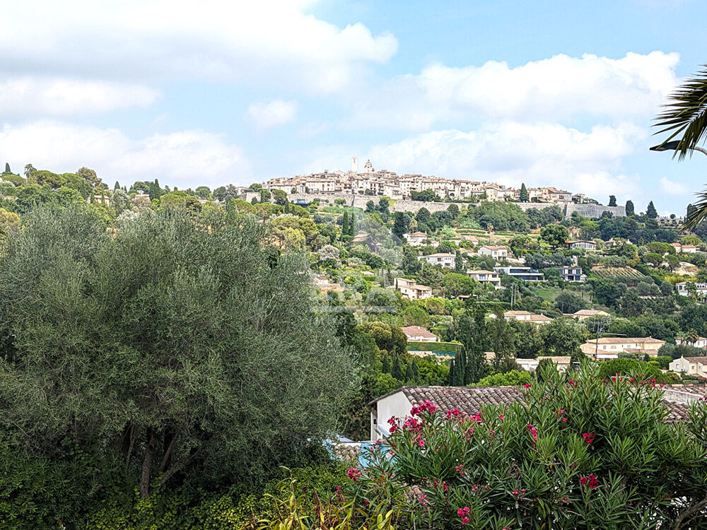 Coup de coeur ! Haut de villa rénové avec jardin privatif de 500 m²