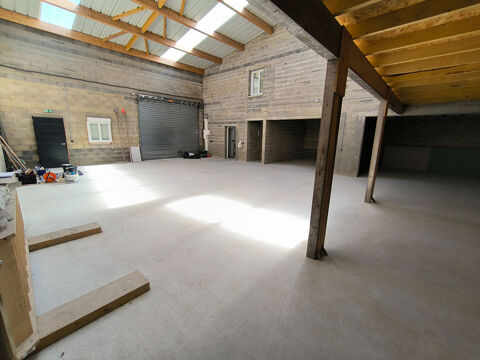   Local de 212.50m²+ appartement 3 piéces 