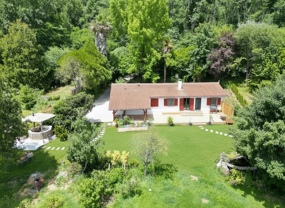 ETXEBERDEA Halsou, 125 m² de plain-pied à l'esprit écolodge