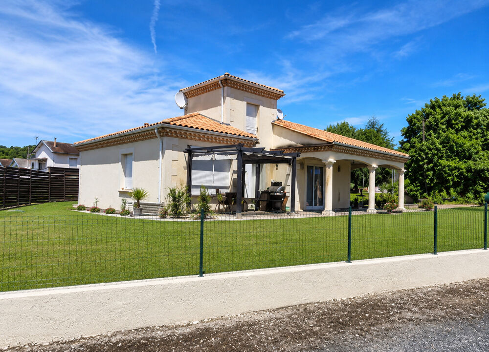 Maison familiale 130 m² de plain-pied avec tour ? 4 chambres ? Garage, carport camping-car et prestations de qualité