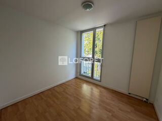  Appartement à louer 5 pièces 100 m²