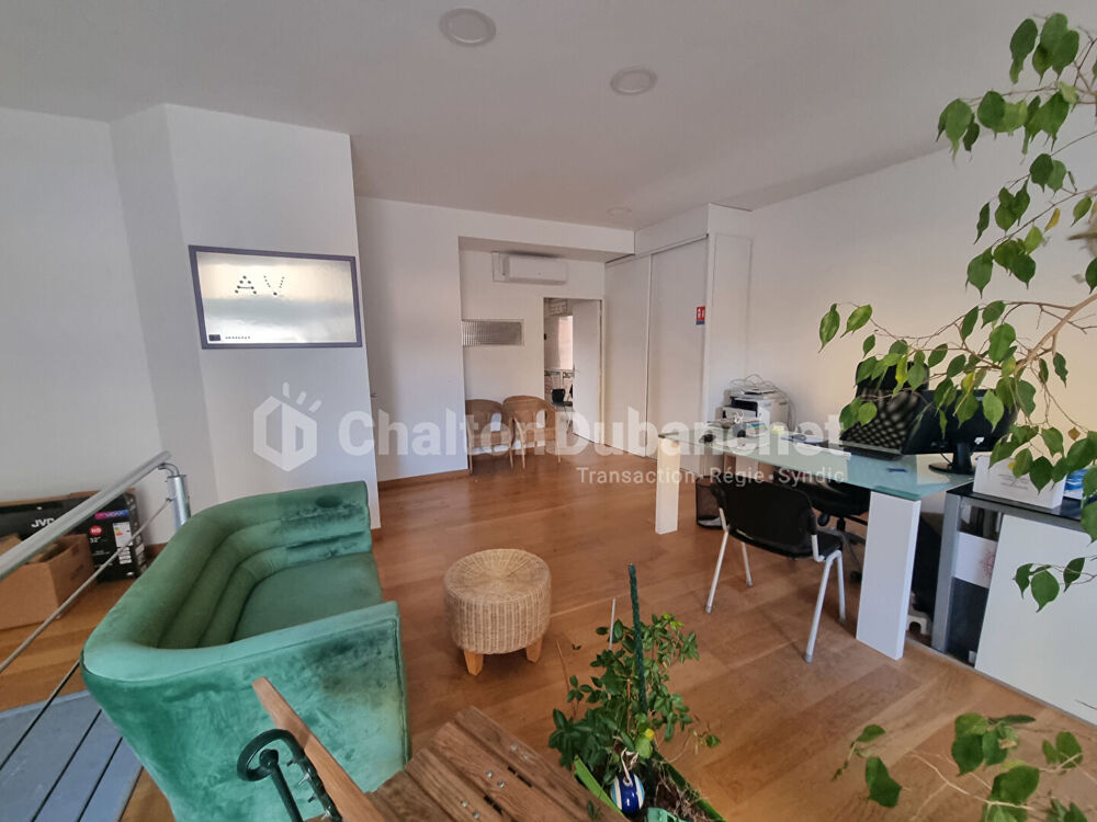   Roanne, Local commercial de 70.90 m² Roanne