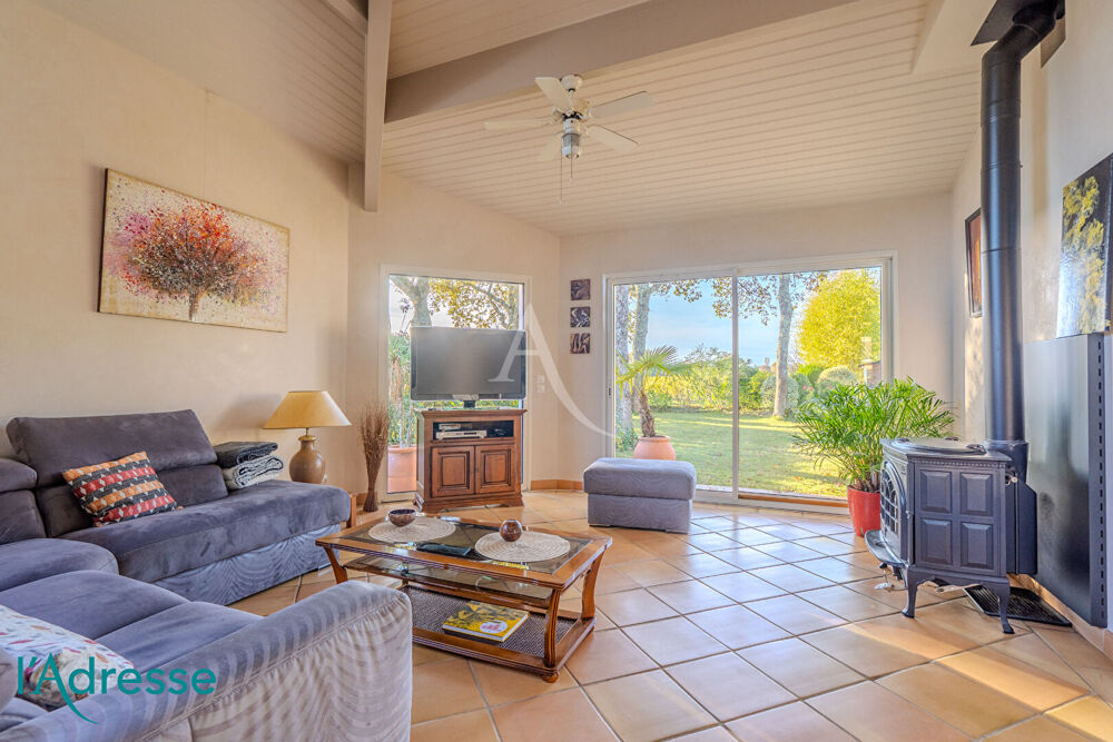 GRADIGNAN - Très belle maison d'architecte avec magnifique jardin et garage