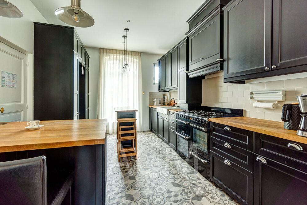 Location Villa Exclusivité - Maison -  8 pièces - 6  chambres -  Sous-sol total Maisons laffitte