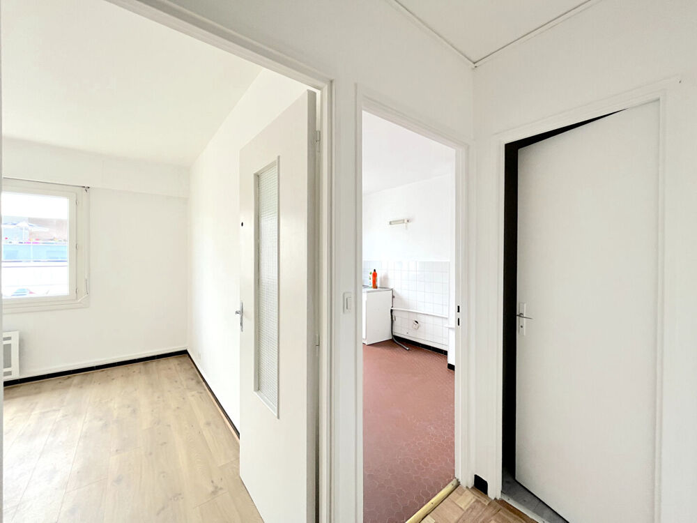 A LOUER APPARTEMENT T3 DE 67 M2 - BORDEAUX QUARTIER CHARTRONS
