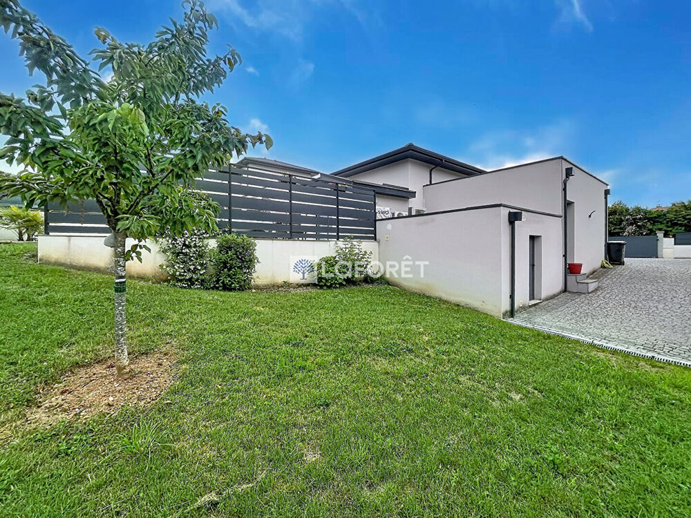 Maison contemporaine de plain-pied avec piscine chauffée et prestations haut de gamme