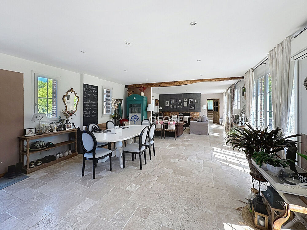 Maison de caractère 283 m² avec 6 chambres et parc de 8 000 m² à Bec-de-Mortagne