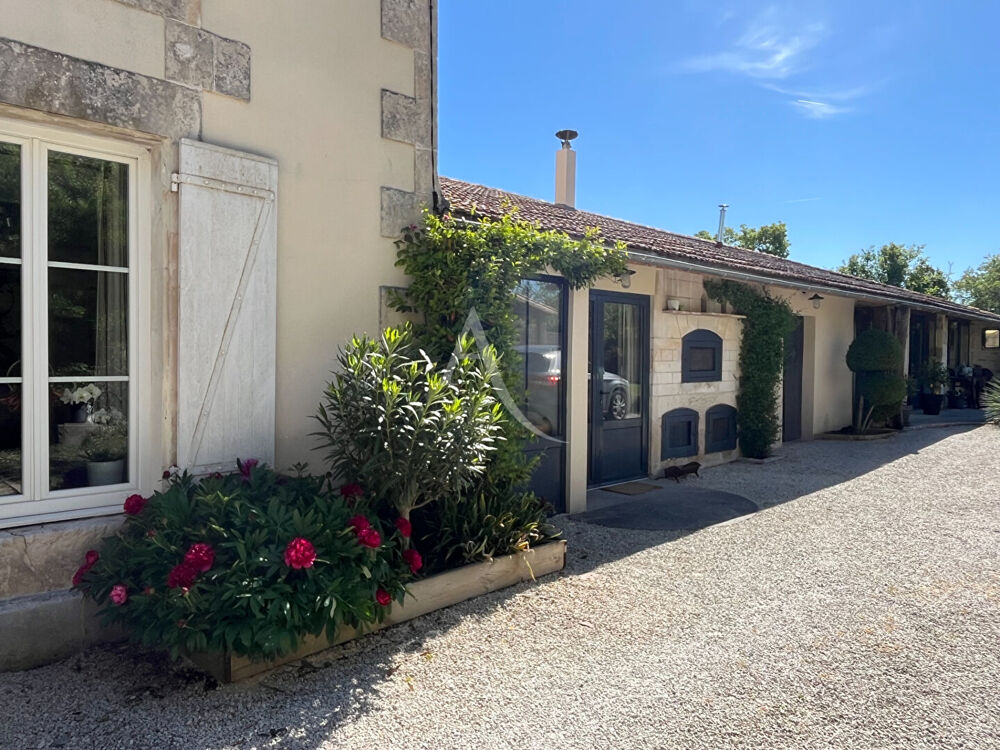 Vente Maison NEUVILLE DE POITOU BELLE MAISON DE CHARME DEBUT XX EME RENOVEE A DEUX PAS DU CENTRE VILLE Neuville de poitou