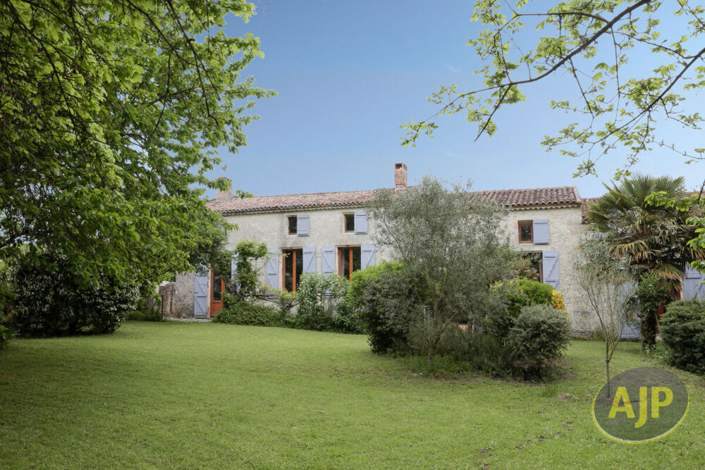 Longère de 160m2 de surface habitable sur 1240m2 de terrain !