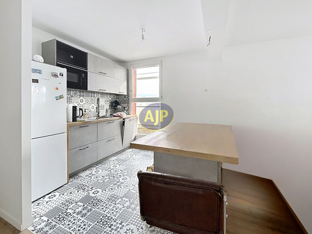 Vente Appartement T4 rénové avec grande terrasse  proche tram RAVEZIE Bordeaux
