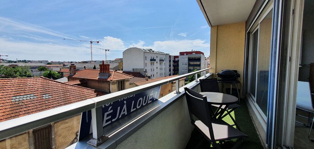 Location Appartement Appartement meublé avec balcon - 2 pièces - 65 m² - Villeurbanne (69100) Villeurbanne