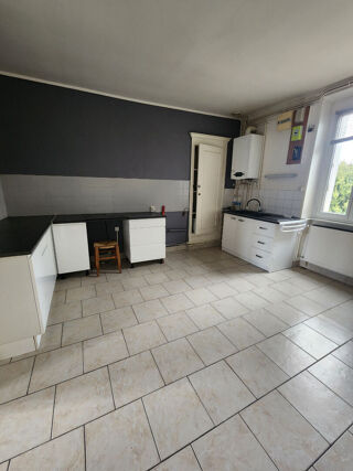  Appartement à louer 4 pièces 83 m²