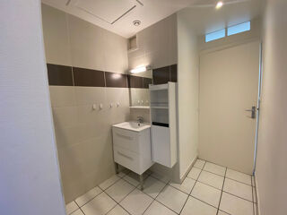  Appartement à louer 2 pièces 68 m²