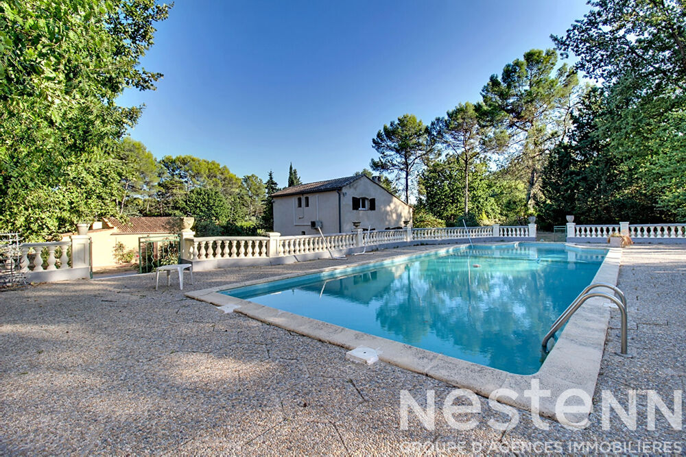 A VENDRE DRAGUIGNAN - Propriété d'environ 240 m² avec deux maisons, studio indépendant, piscine et dépendances sur 3 000 m² de t