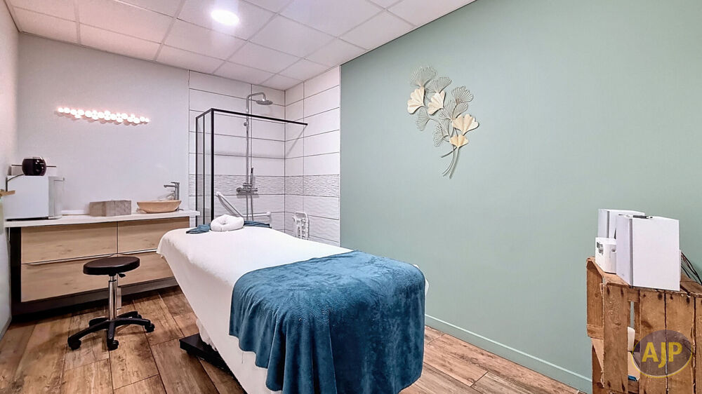   Local Professionnel  espace aquatique  proche Bordeaux Lugon et l ile du carnay