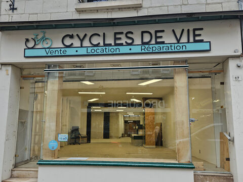 Local commercial &agrave; louer hyper centre de Loches 980 37600 Loches